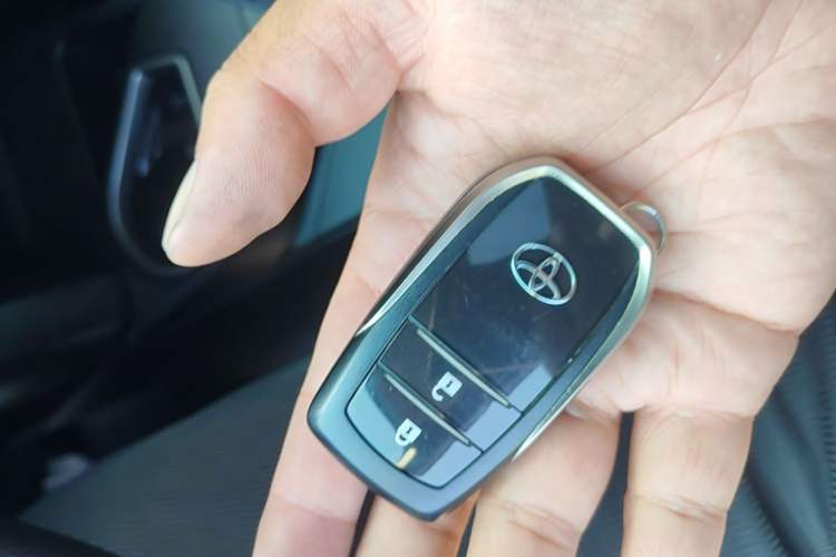 Used Toyota RAV4 2019 2.0L CVT Two-Wheel Drive Fashion X Limited Edition China VI Standard Vehicle Key