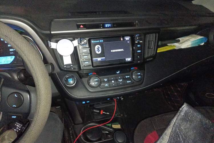 Used Toyota RAV4 2019 2.0L CVT Two-Wheel Drive Luxury Version China VI Standard Audio And AC Panel