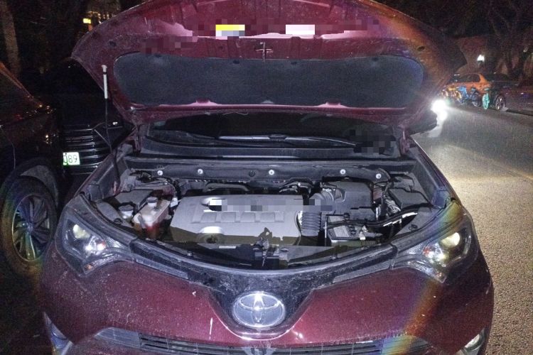 Used Toyota RAV4 2019 2.0L CVT Two-Wheel Drive Luxury Version China VI Standard Engine Bay