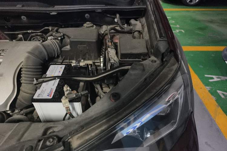 Used Toyota RAV4 2019 2.0L CVT Two-Wheel Drive Fashion X Limited Edition China VI Standard Engine Bay Left