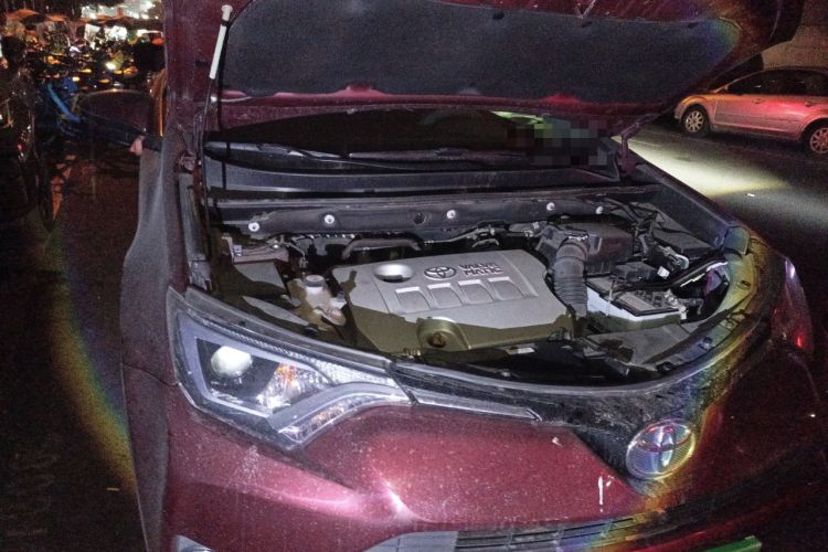 Used Toyota RAV4 2019 2.0L CVT Two-Wheel Drive Luxury Version China VI Standard Engine Bay Right