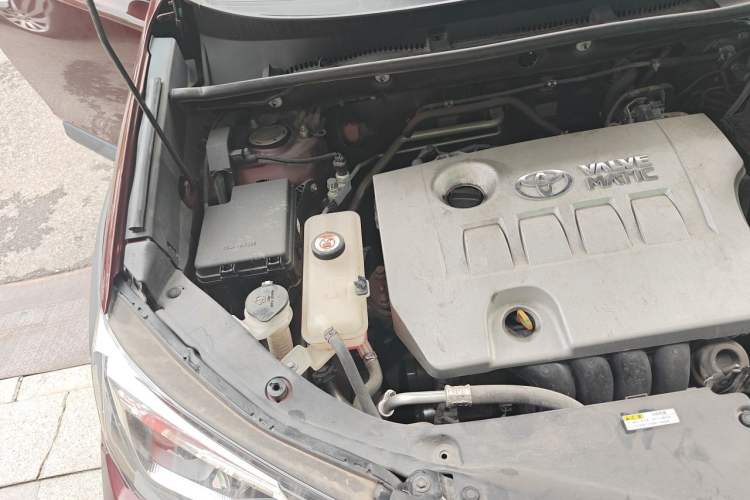 Used Toyota RAV4 2019 2.0L CVT Two-Wheel Drive Fashion X Limited Edition China VI Standard Engine Bay Right