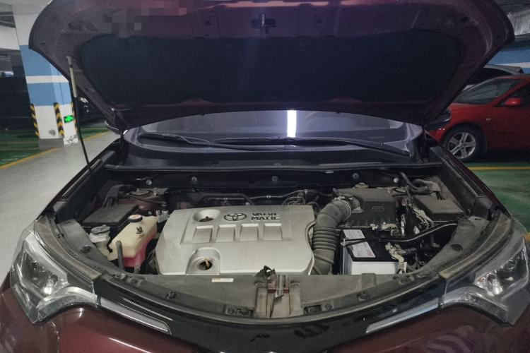 Used Toyota RAV4 2019 2.0L CVT Two-Wheel Drive Fashion X Limited Edition China VI Standard Engine Bay