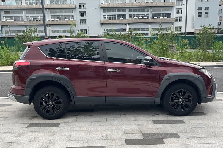 Used Toyota RAV4 2019 2.0L CVT Two-Wheel Drive Fashion X Limited Edition China V Standard Exterior 2