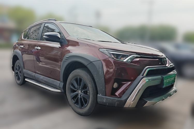 Used Toyota RAV4 2019 2.0L CVT Two-Wheel Drive Fashion X Limited Edition China VI Standard Front Right 45 Deg