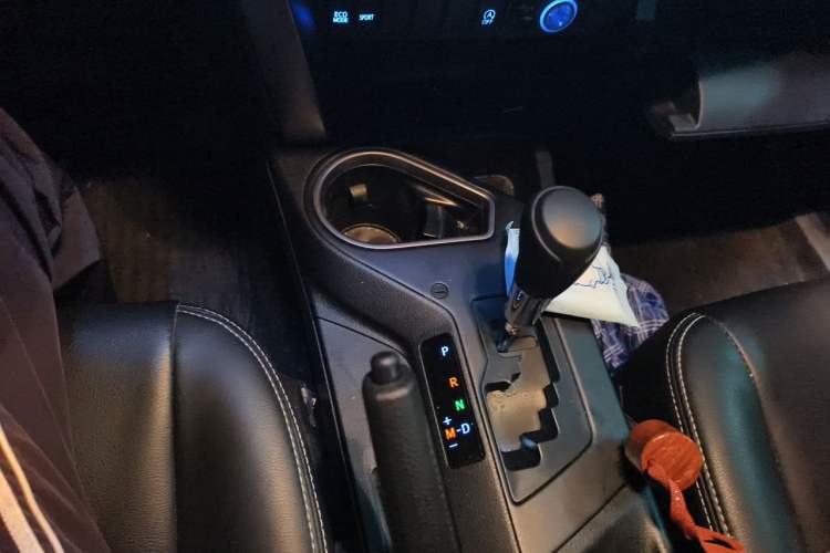 Used Toyota RAV4 2019 2.0L CVT Two-Wheel Drive Fashion X Limited Edition China VI Standard Gear Lever