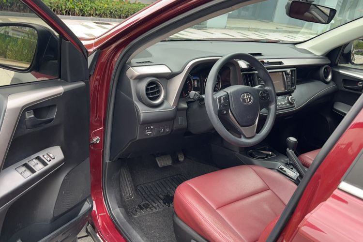 Used Toyota RAV4 2019 2.0L CVT Two-Wheel Drive Fashion X Limited Edition China V Standard Interior 2