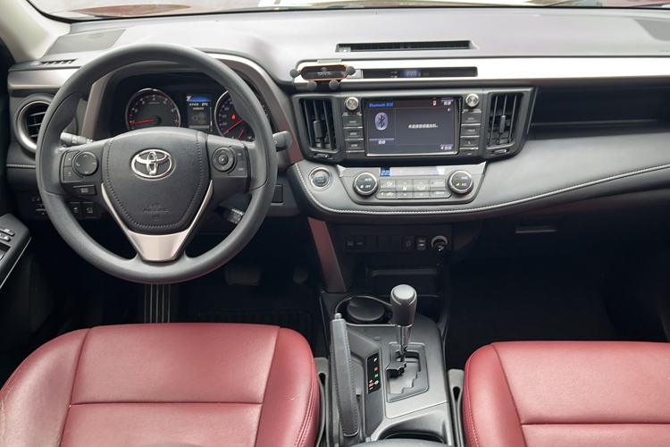Used Toyota RAV4 2019 2.0L CVT Two-Wheel Drive Fashion X Limited Edition China V Standard Interior 3