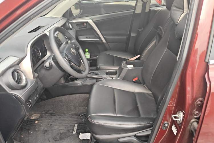 Used Toyota RAV4 2019 2.0L CVT Two-Wheel Drive Fashion X Limited Edition China VI Standard Left Front Seat