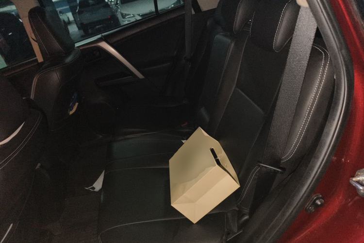 Used Toyota RAV4 2019 2.0L CVT Two-Wheel Drive Fashion X Limited Edition China VI Standard Left Rear Seat
