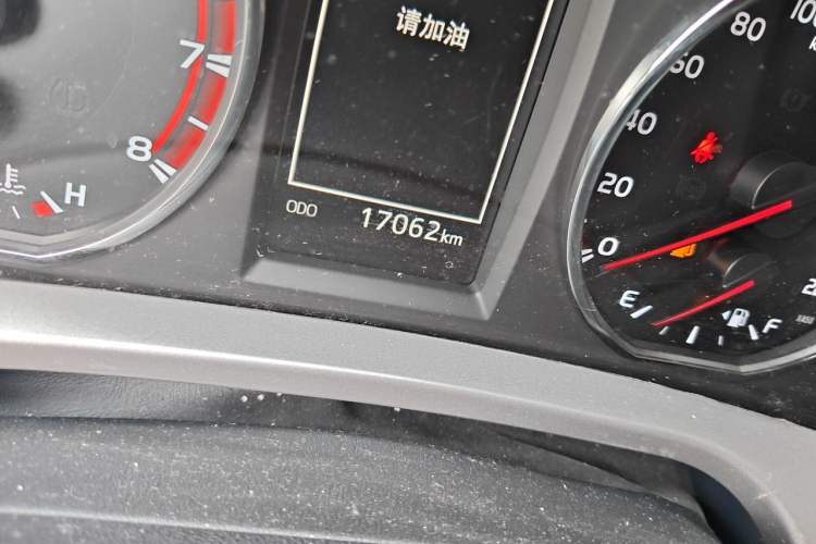 Used Toyota RAV4 2019 2.0L CVT Two-Wheel Drive Fashion X Limited Edition China VI Standard Odometer Close Up