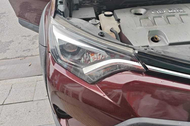 Used Toyota RAV4 2019 2.0L CVT Two-Wheel Drive Fashion X Limited Edition China VI Standard Right Front Headlight