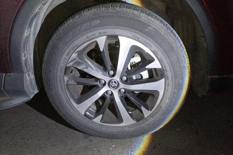 Used Toyota RAV4 2019 2.0L CVT Two-Wheel Drive Luxury Version China VI Standard Right Front Wheel Hub