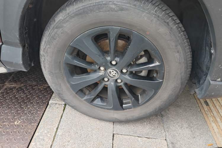 Used Toyota RAV4 2019 2.0L CVT Two-Wheel Drive Fashion X Limited Edition China VI Standard Right Front Wheel Hub