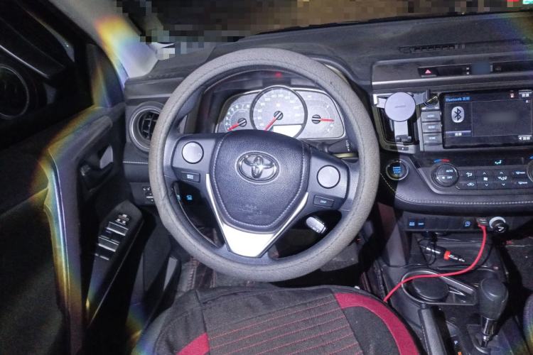 Used Toyota RAV4 2019 2.0L CVT Two-Wheel Drive Luxury Version China VI Standard Steering Wheel