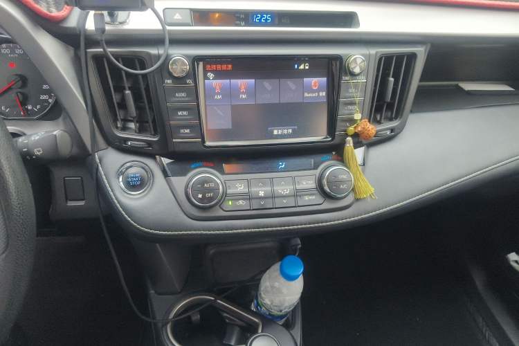 Used Toyota RAV4 2019 2.0L CVT Two-Wheel Drive Fashion X Limited Edition China VI Standard Audio And AC Panel