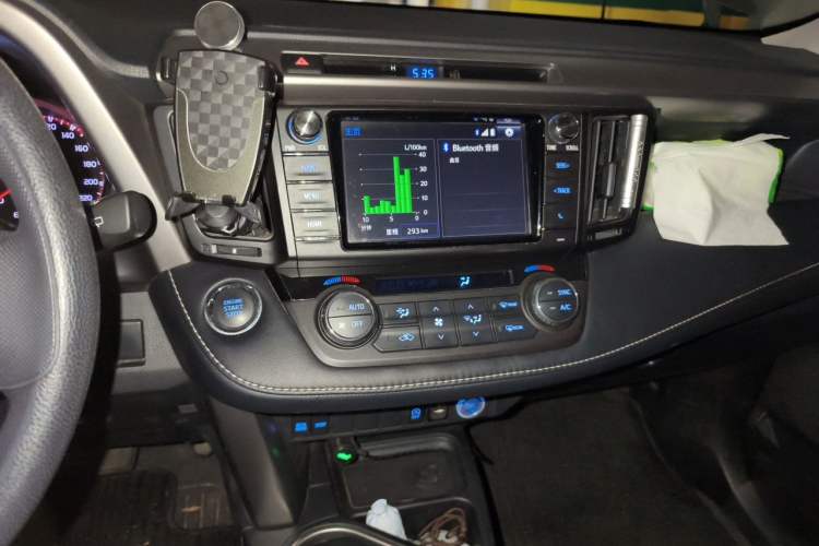 Used Toyota RAV4 2019 2.0L CVT Two-Wheel Drive Fashion X Limited Edition China VI Standard Audio And AC Panel