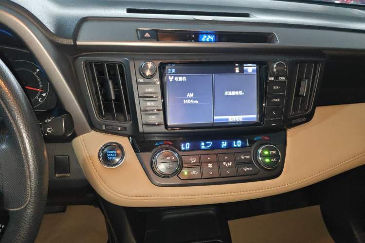 Used Toyota RAV4 2019 2.0L CVT Two-Wheel Drive Luxury Version China VI Standard Audio And AC Panel