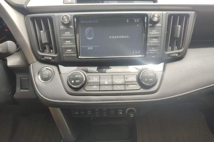 Used Toyota RAV4 2019 2.0L CVT 4x4 New Edition China VI Standard Audio And AC Panel