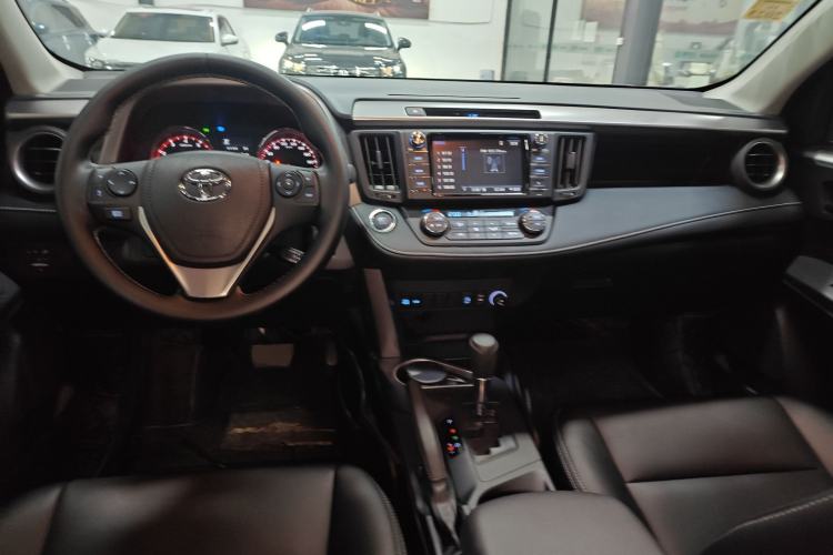Used Toyota RAV4 2019 2.0L CVT Two-Wheel Drive Fashion X Limited Edition China VI Standard Center Console