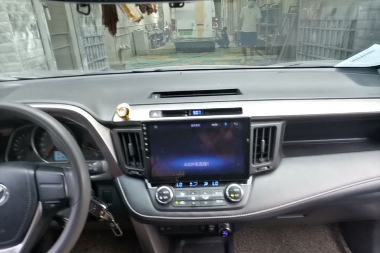 Used Toyota RAV4 2019 2.0L CVT Two-Wheel Drive Pioneer Edition China VI Standard Center Console
