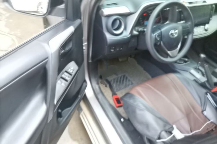 Used Toyota RAV4 2019 2.0L CVT Two-Wheel Drive Pioneer Edition China VI Standard Driver Seat