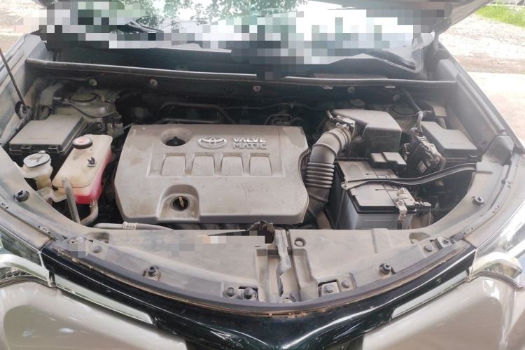 Used Toyota RAV4 2019 2.0L CVT Two-Wheel Drive ZhiShang Version China VI Standard Engine Bay