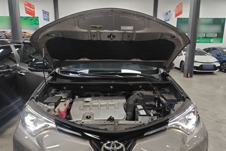 Used Toyota RAV4 2019 2.0L CVT Two-Wheel Drive Fashion X Limited Edition China VI Standard Engine Bay