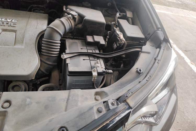 Used Toyota RAV4 2019 2.0L CVT Two-Wheel Drive ZhiShang Version China VI Standard Engine Bay Left