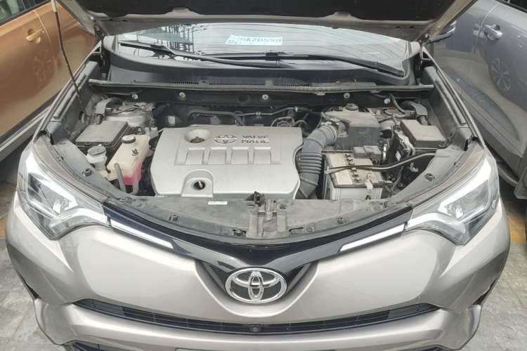 Used Toyota RAV4 2019 2.0L CVT 4x4 New Edition China VI Standard Engine Bay
