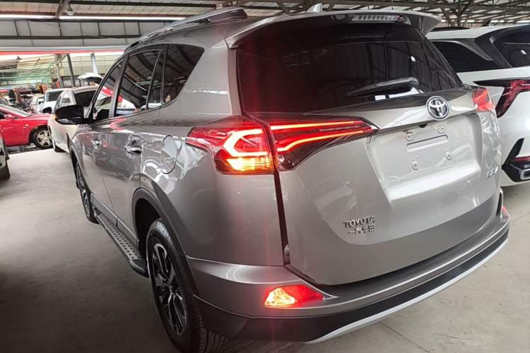 Used Toyota RAV4 2019 2.0L CVT Two-Wheel Drive ZhiShang Version China VI Standard Exterior 2