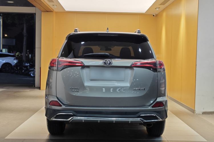 Used Toyota RAV4 2019 2.0L CVT Two-Wheel Drive Luxury Version China VI Standard Exterior 2