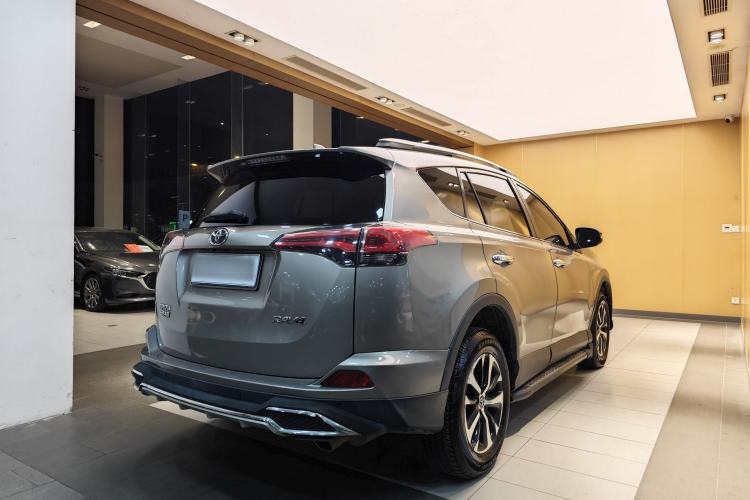 Used Toyota RAV4 2019 2.0L CVT Two-Wheel Drive Luxury Version China VI Standard Exterior 3