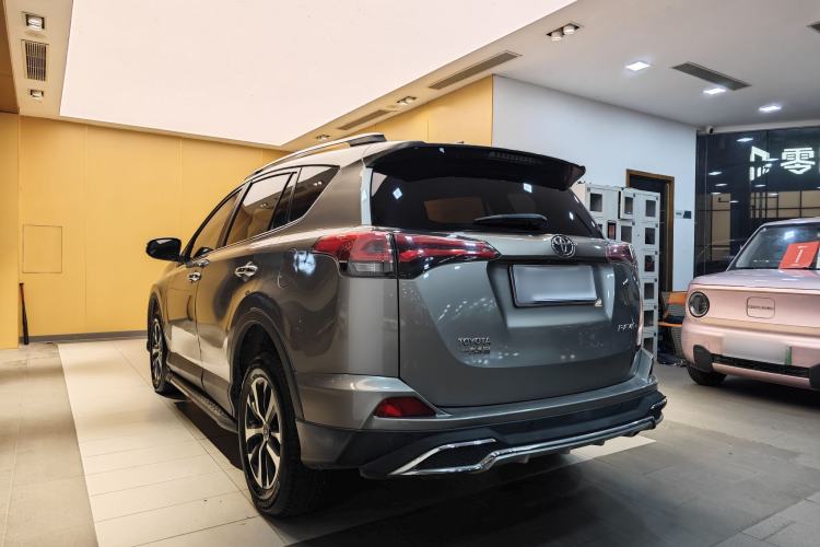 Used Toyota RAV4 2019 2.0L CVT Two-Wheel Drive Luxury Version China VI Standard Exterior 5