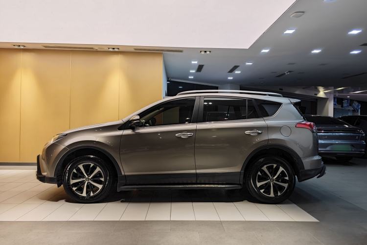 Used Toyota RAV4 2019 2.0L CVT Two-Wheel Drive Luxury Version China VI Standard Exterior 6