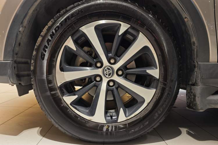 Used Toyota RAV4 2019 2.0L CVT Two-Wheel Drive Luxury Version China VI Standard Exterior 8