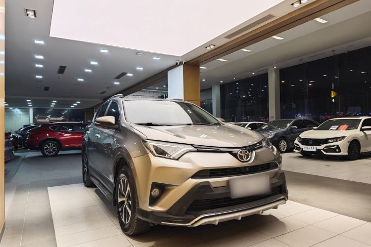 Used Toyota RAV4 2019 2.0L CVT Two-Wheel Drive Luxury Version China VI Standard Exterior 9