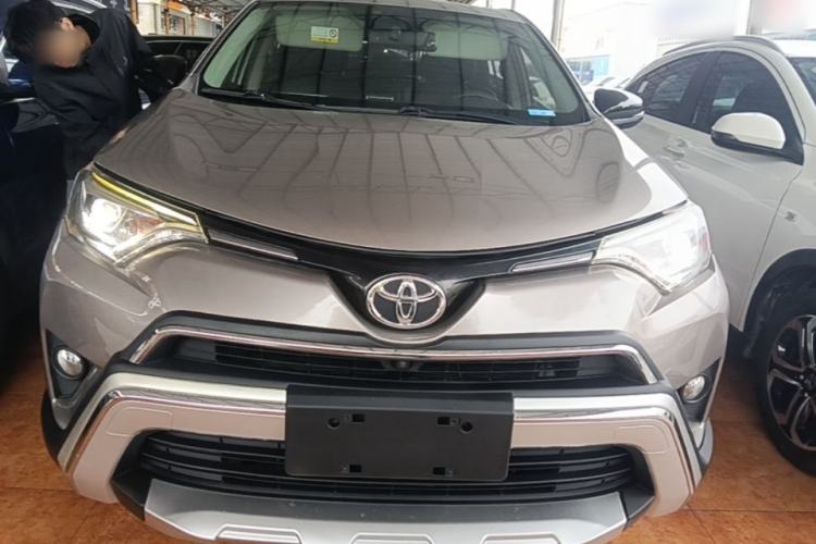 Used Toyota RAV4 2019 2.0L CVT Two-Wheel Drive Fashion X Limited Edition China VI Standard Front
