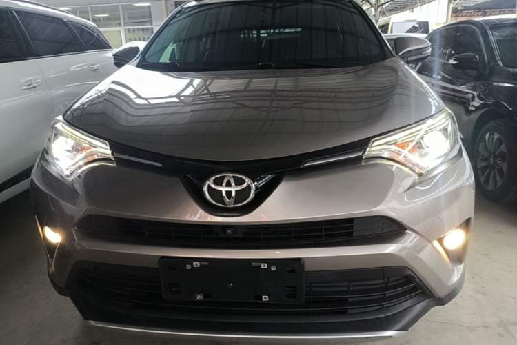 Used Toyota RAV4 2019 2.0L CVT Two-Wheel Drive ZhiShang Version China VI Standard Front