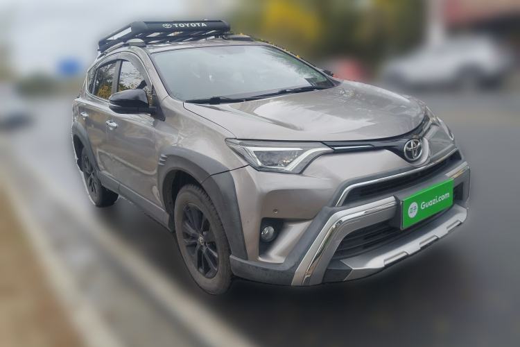 Used Toyota RAV4 2019 2.0L CVT Two-Wheel Drive Fashion X Limited Edition China VI Standard Front Right 45 Deg