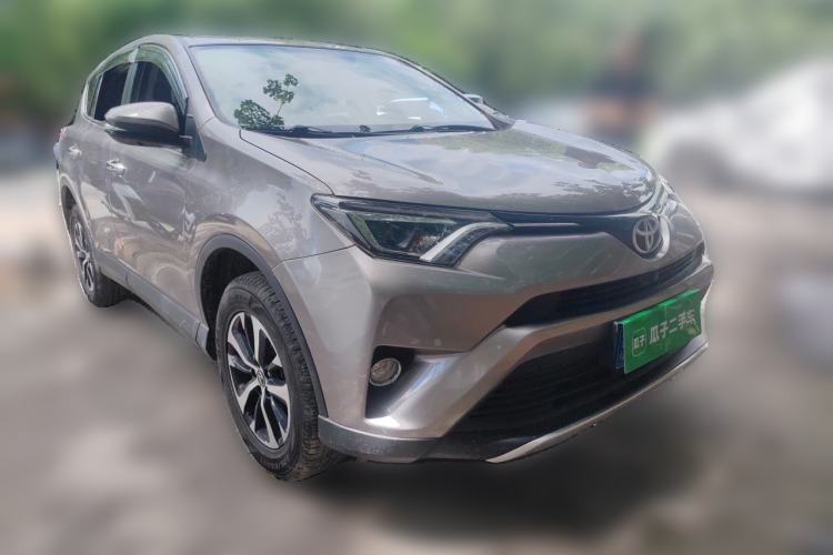 Used Toyota RAV4 2019 2.0L CVT Two-Wheel Drive ZhiShang Version China VI Standard Front Right 45 Deg