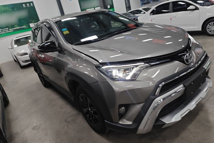 Used Toyota RAV4 2019 2.0L CVT Two-Wheel Drive Fashion X Limited Edition China VI Standard Front Right 45 Deg