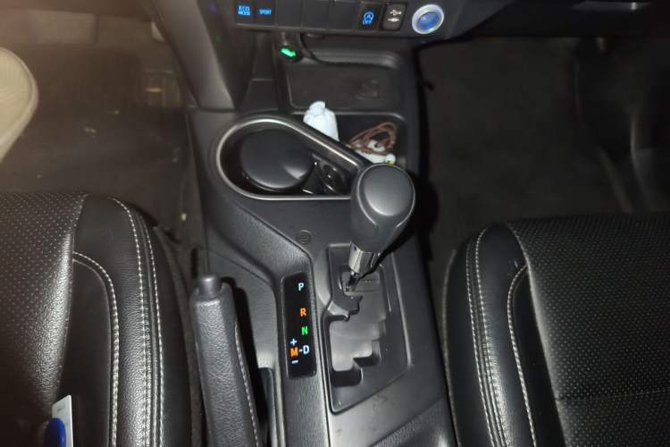 Used Toyota RAV4 2019 2.0L CVT Two-Wheel Drive Fashion X Limited Edition China VI Standard Gear Lever