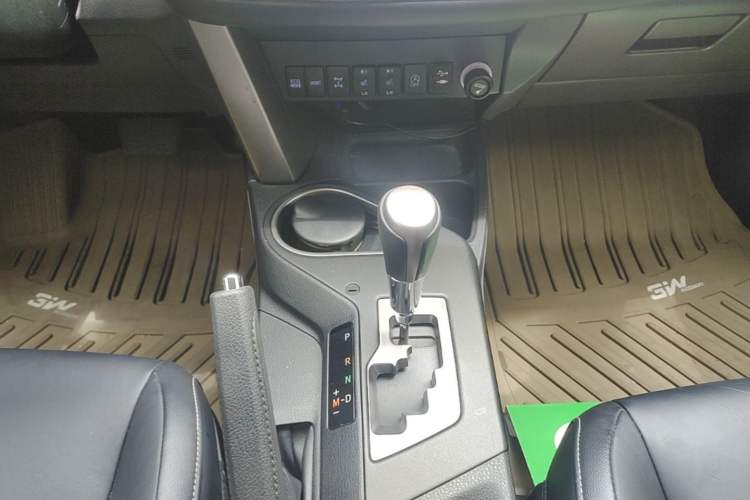 Used Toyota RAV4 2019 2.0L CVT 4x4 New Edition China VI Standard Gear Lever