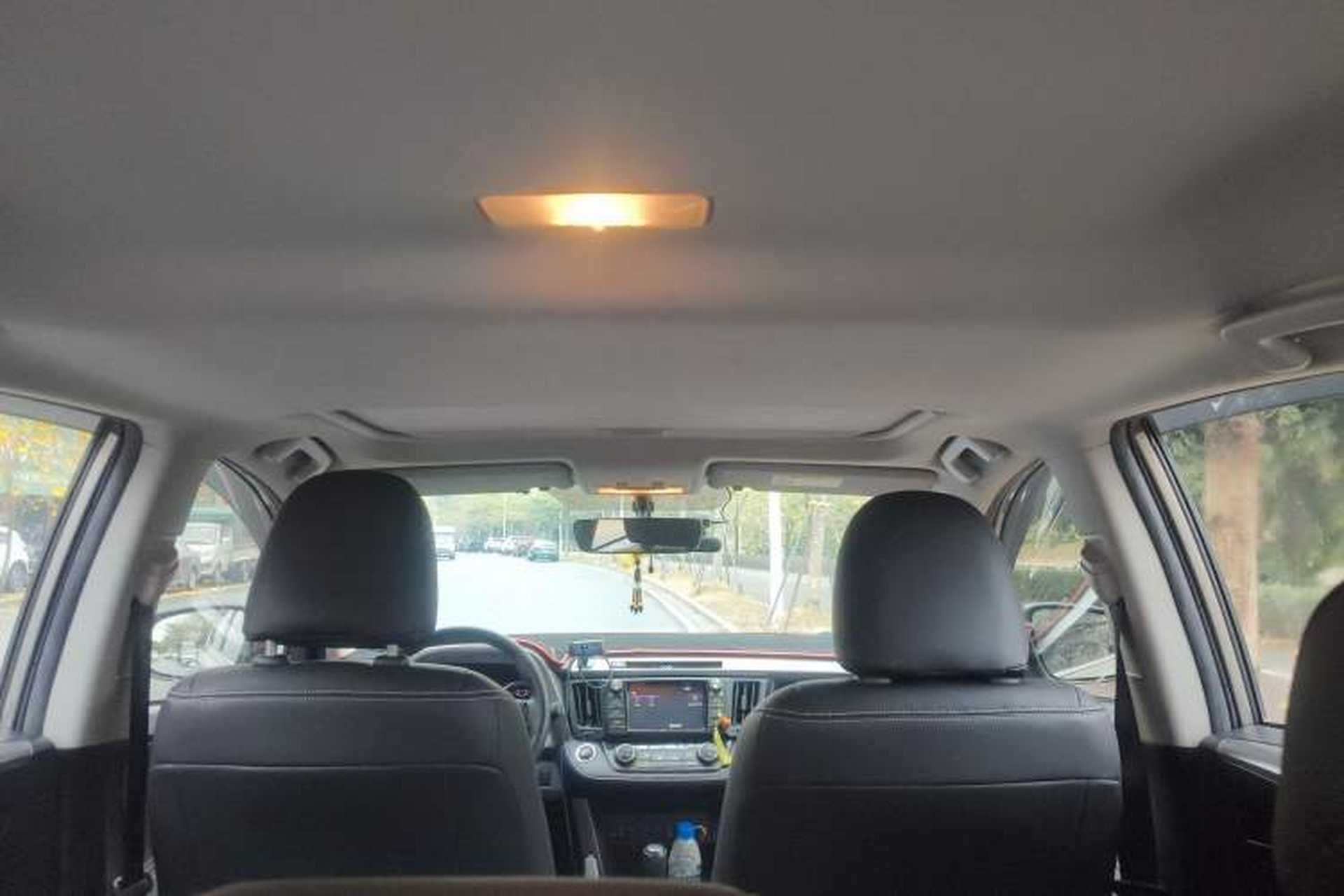 Used Toyota RAV4 2019 2.0L CVT Two-Wheel Drive Fashion X Limited Edition China VI Standard Headliner