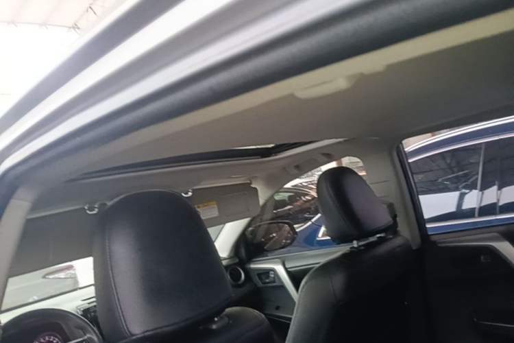 Used Toyota RAV4 2019 2.0L CVT Two-Wheel Drive Fashion X Limited Edition China VI Standard Headliner