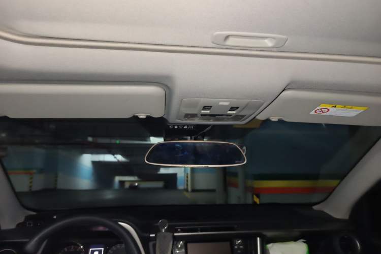 Used Toyota RAV4 2019 2.0L CVT Two-Wheel Drive Fashion X Limited Edition China VI Standard Headliner