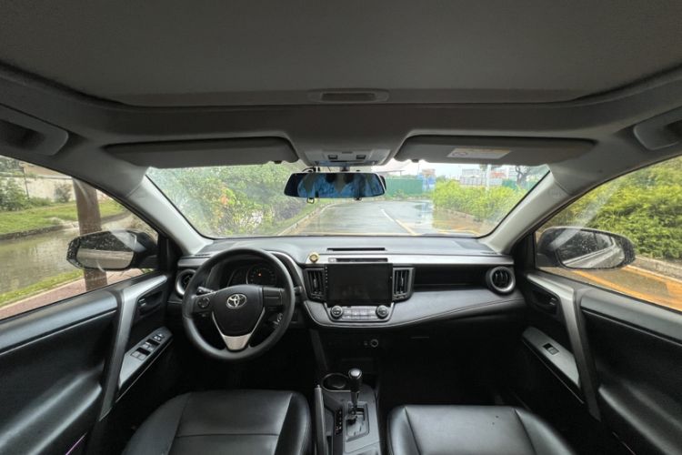 Used Toyota RAV4 2019 2.0L CVT Two-Wheel Drive Pioneer Edition China VI Standard Interior 1