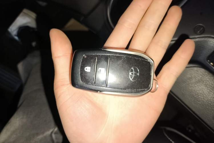 Used Toyota RAV4 2019 2.0L CVT Two-Wheel Drive ZhiShang Version China VI Standard Interior 1