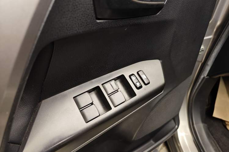 Used Toyota RAV4 2019 2.0L CVT Two-Wheel Drive Luxury Version China VI Standard Interior 11